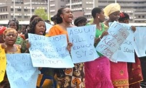 Market Women/Men Association Protesting Over Prolong ASUU Strike