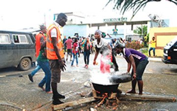 Students of Lagos State University protesting tuition hike at the Governor’s Office, Alausa in Ikeja... on Thursday