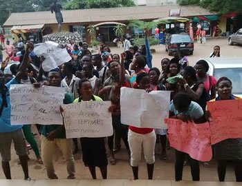 prospective utme candidates protesting